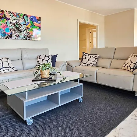 Modern 3 Bedroom Penthouse Apartmán