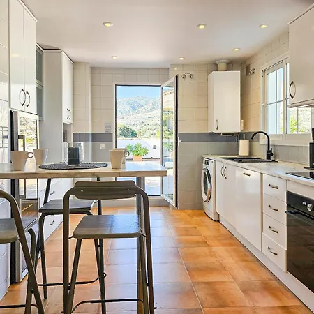 Modern 3 Bedroom Penthouse Apartmán *