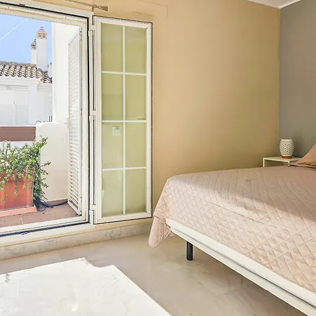 Modern 3 Bedroom Penthouse Apartmán *