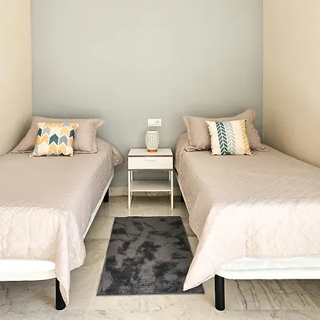 Modern 3 Bedroom Penthouse *