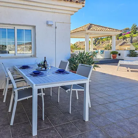 Modern 3 Bedroom Penthouse Apartmán