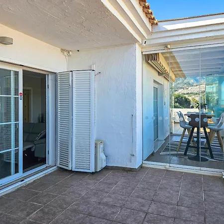 Modern 3 Bedroom Penthouse *